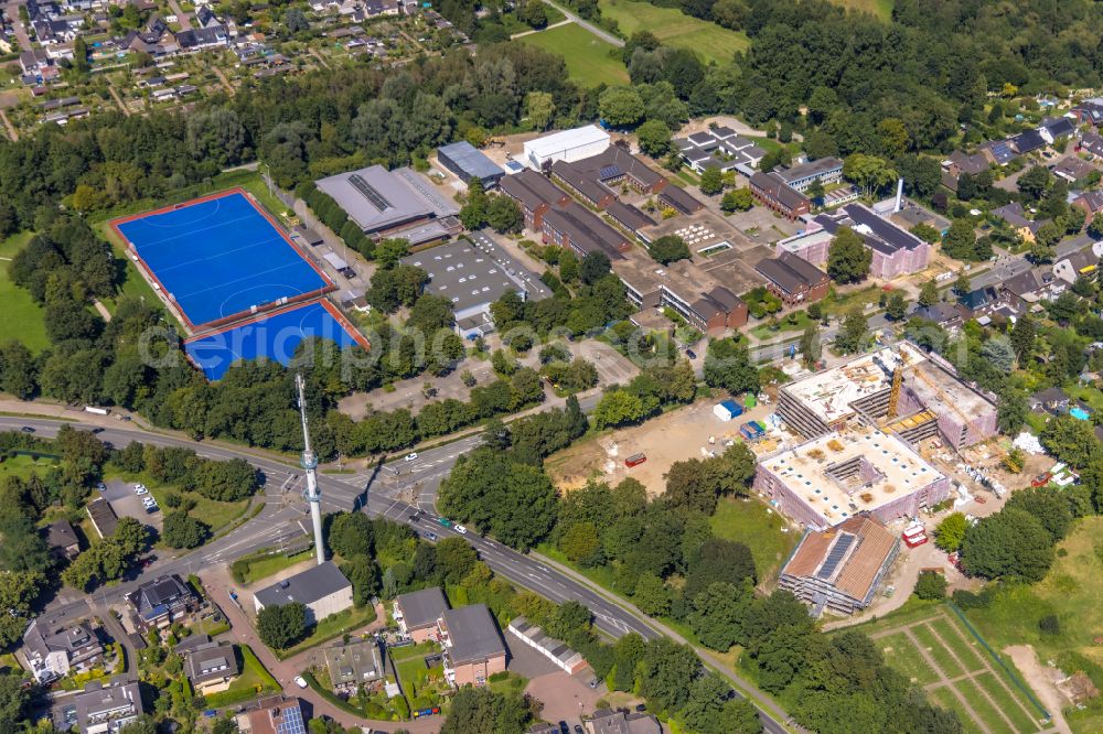 Aerial image Dinslaken - New school grounds and building complex of the secondary school in the Gustav-Heinemann school center in Dinslaken in the federal state of North Rhine-Westphalia - NRW, Germany