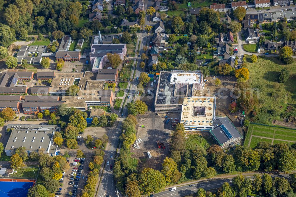 Aerial image Dinslaken - New school grounds and building complex of the secondary school in the Gustav-Heinemann school center in Dinslaken in the federal state of North Rhine-Westphalia - NRW, Germany