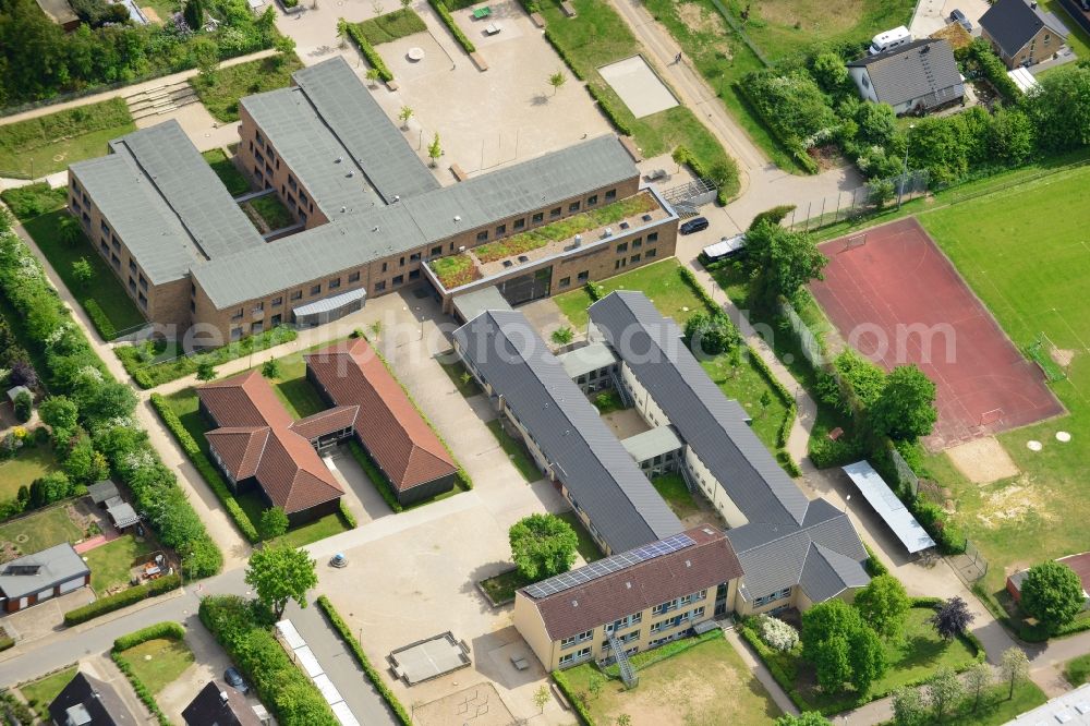 Aerial photograph Ratekau - School grounds and buildings of the Realschule in Ratekau in the state Schleswig-Holstein