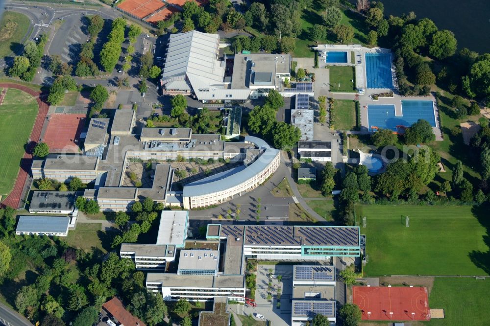 Aerial photograph Aschaffenburg - School grounds and buildings of the school centre and recreational center of the Leider part in Aschaffenburg in the state of Bavaria. The centre includes higher education facilities and a high school