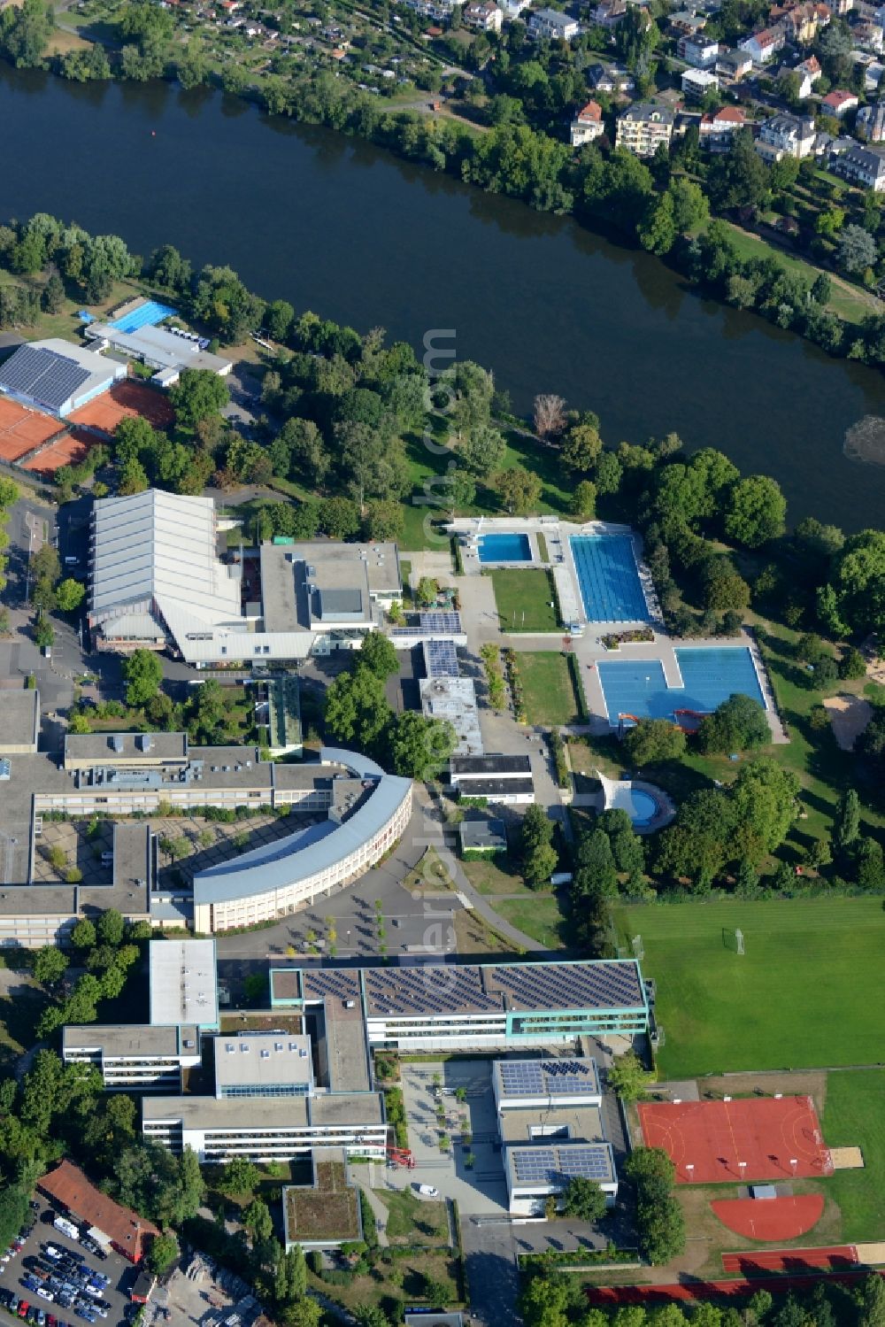 Aschaffenburg from above - School grounds and buildings of the school centre and recreational center of the Leider part in Aschaffenburg in the state of Bavaria. The centre includes higher education facilities and a high school