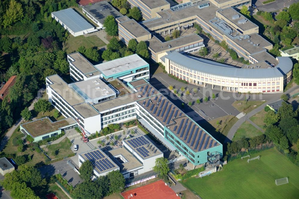 Aerial photograph Aschaffenburg - School grounds and buildings of the school centre of the Leider part in Aschaffenburg in the state of Bavaria. The centre includes higher education facilities and a high school