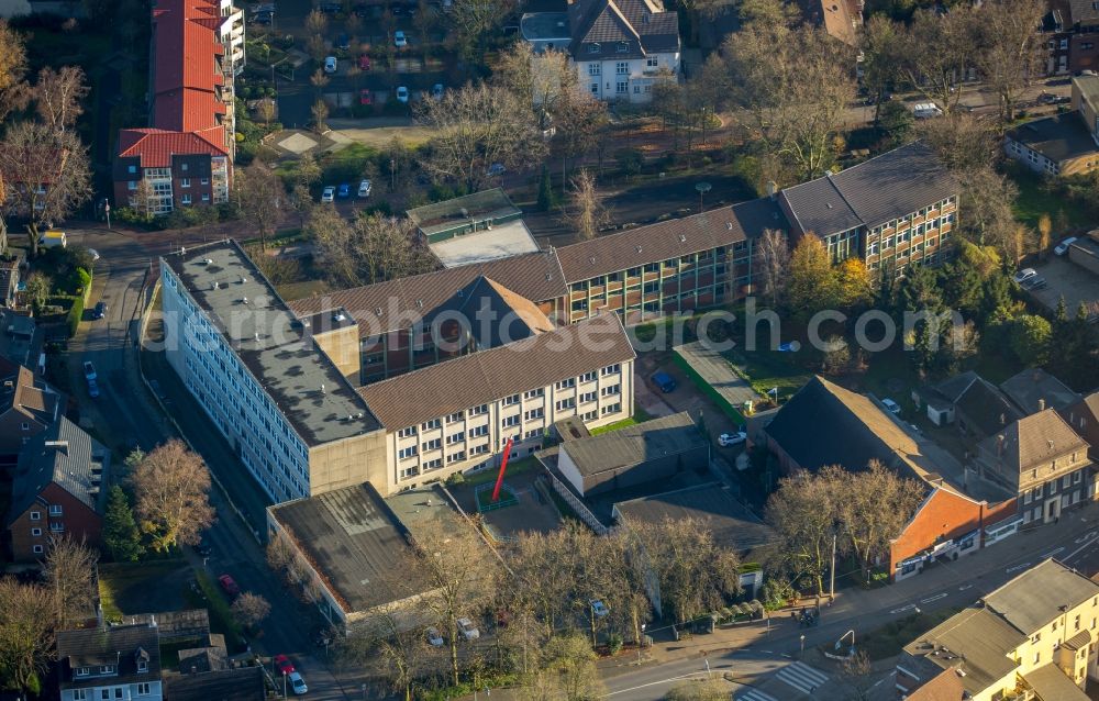 Aerial image Oberhausen - School grounds and buildings of the Sophie-Scholl-Gymnasium in Oberhausen in the state of North Rhine-Westphalia