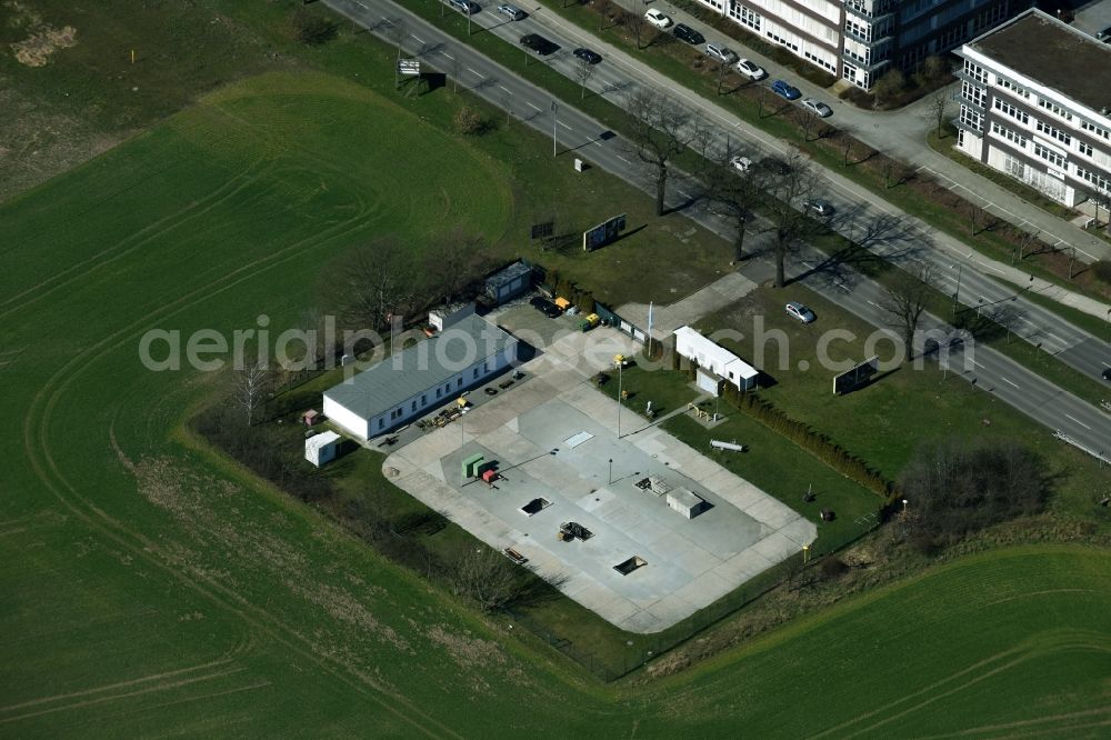 Aerial image Berlin - School grounds and buildings of the Technisches Sicherheitszentrum (TSZ) Berlin der KKI GmbH destrict Marzahn-Hellersdorf in Berlin in Germany