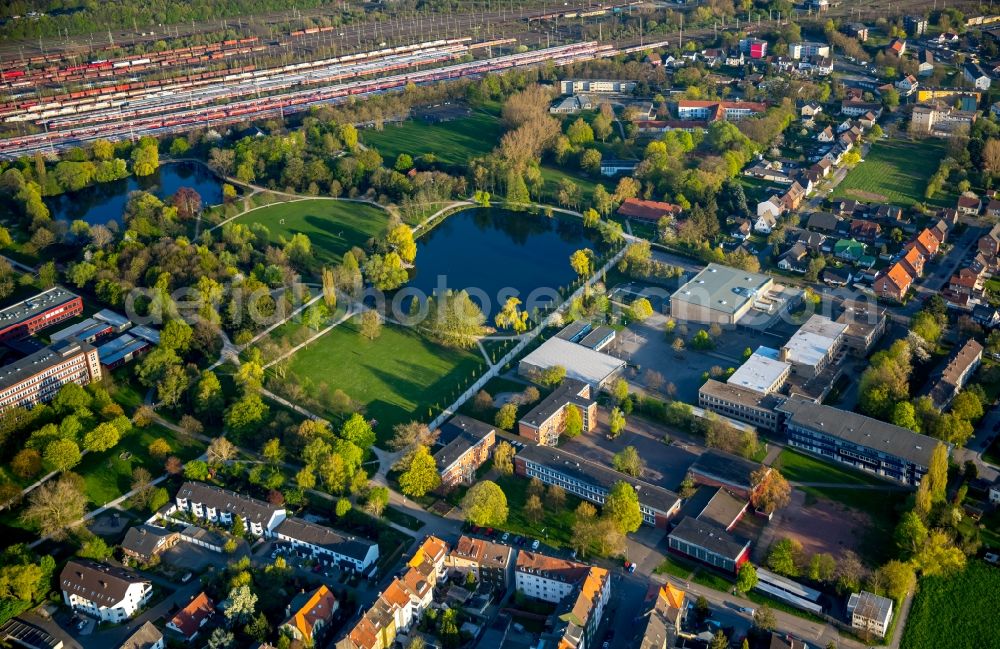 Aerial image Hamm - Premises of the Maerkisches Gymnasium school on Friedrich-Ebert-Park in Hamm in the state of North Rhine-Westphalia