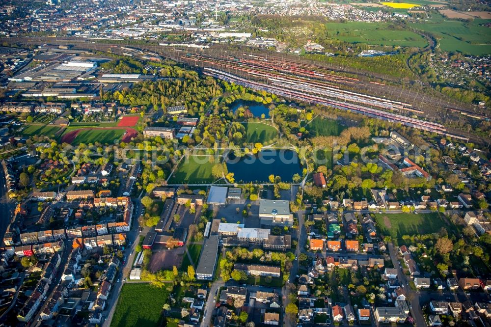 Hamm from the bird's eye view: Premises of the Maerkisches Gymnasium school on Friedrich-Ebert-Park in Hamm in the state of North Rhine-Westphalia