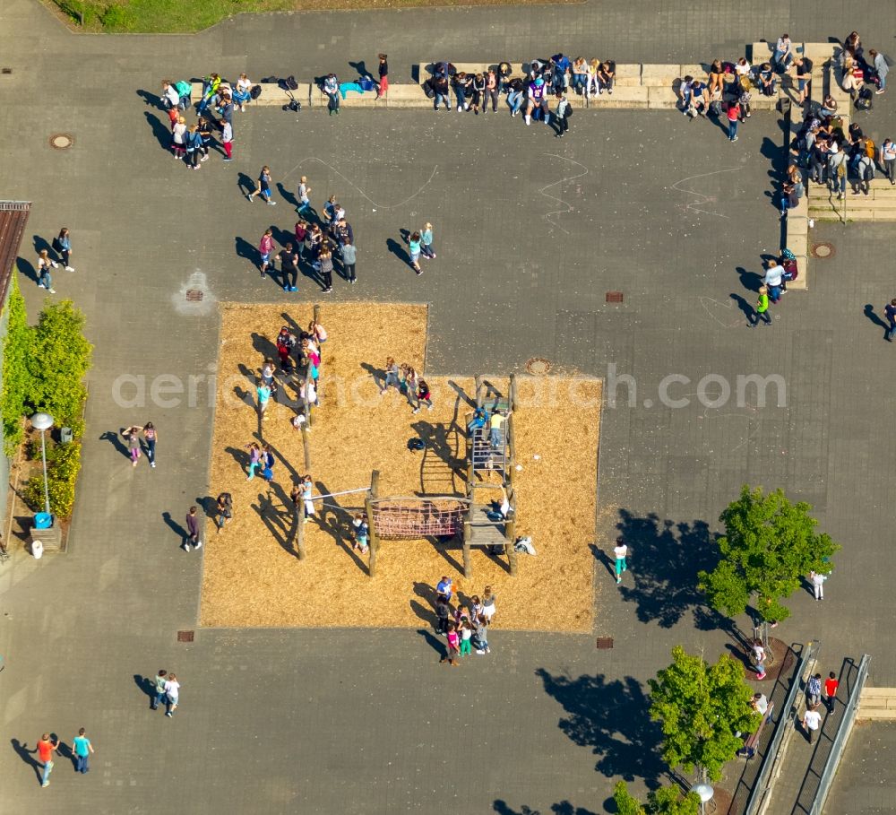 Bünde from the bird's eye view: School area and playground of the Gesamtschule Erich-Kaestner in Buende in the state North Rhine-Westphalia