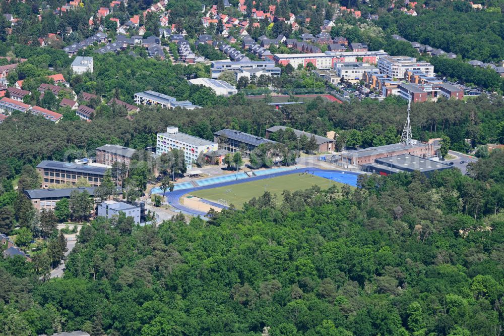 Kleinmachnow from the bird's eye view: School building and sports field of BBIS Berlin Brandenburg International School GmbH in Kleinmachnow in the state Brandenburg, Germany