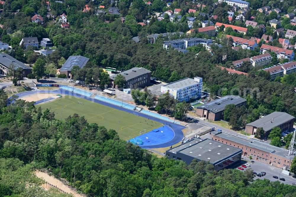 Kleinmachnow from above - School building and sports field of BBIS Berlin Brandenburg International School GmbH in Kleinmachnow in the state Brandenburg, Germany