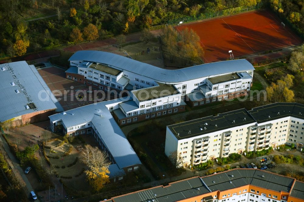 Aerial photograph Berlin - School building and sports field Feldmark-Schule in the district Neu-Hohenschoenhausen in Berlin, Germany