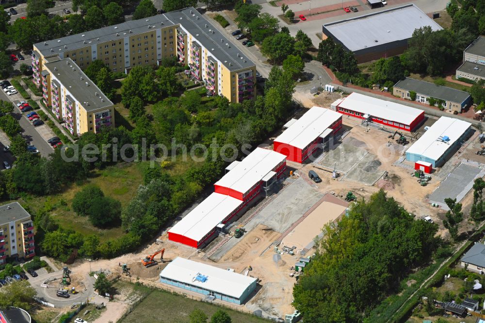 Berlin from above - School building and sports field Filiale Kolibri-Grundschule on street Riesaer Strasse in the district Hellersdorf in Berlin, Germany