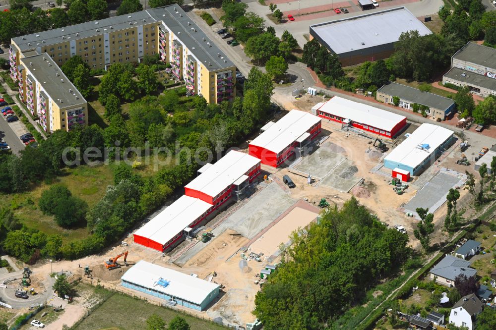 Berlin from above - School building and sports field Filiale Kolibri-Grundschule on street Riesaer Strasse in the district Hellersdorf in Berlin, Germany