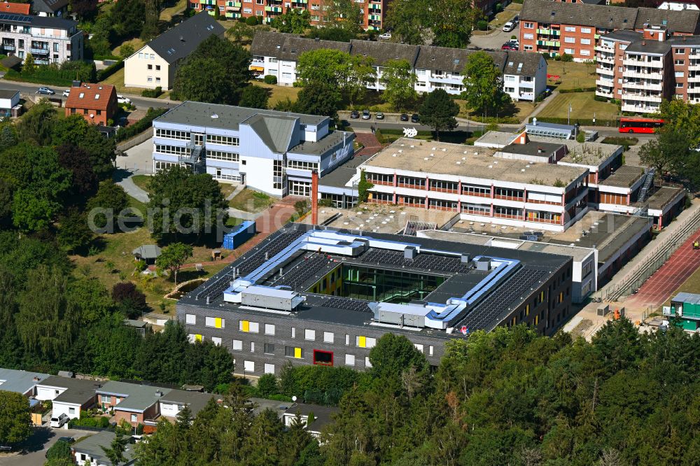 Aerial photograph Bad Schwartau - School building and sports field of Gymnasium on Muehlenberg in Bad Schwartau in the state Schleswig-Holstein, Germany