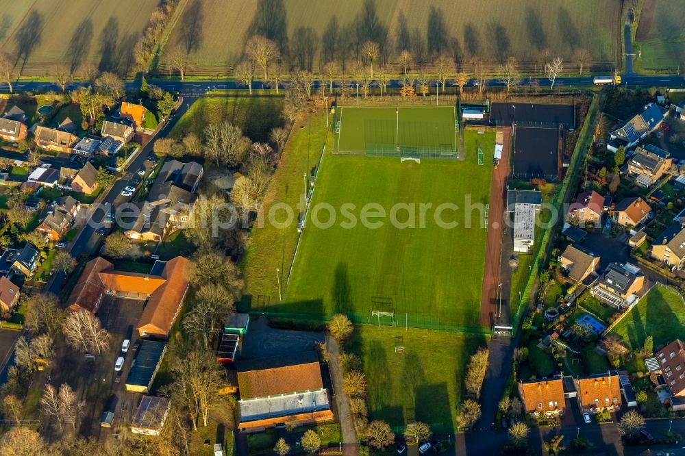 Hullern from above - School building and sports field of Heideschule Hullern / Flaesheim on street Schulstrasse in Hullern in the state North Rhine-Westphalia, Germany