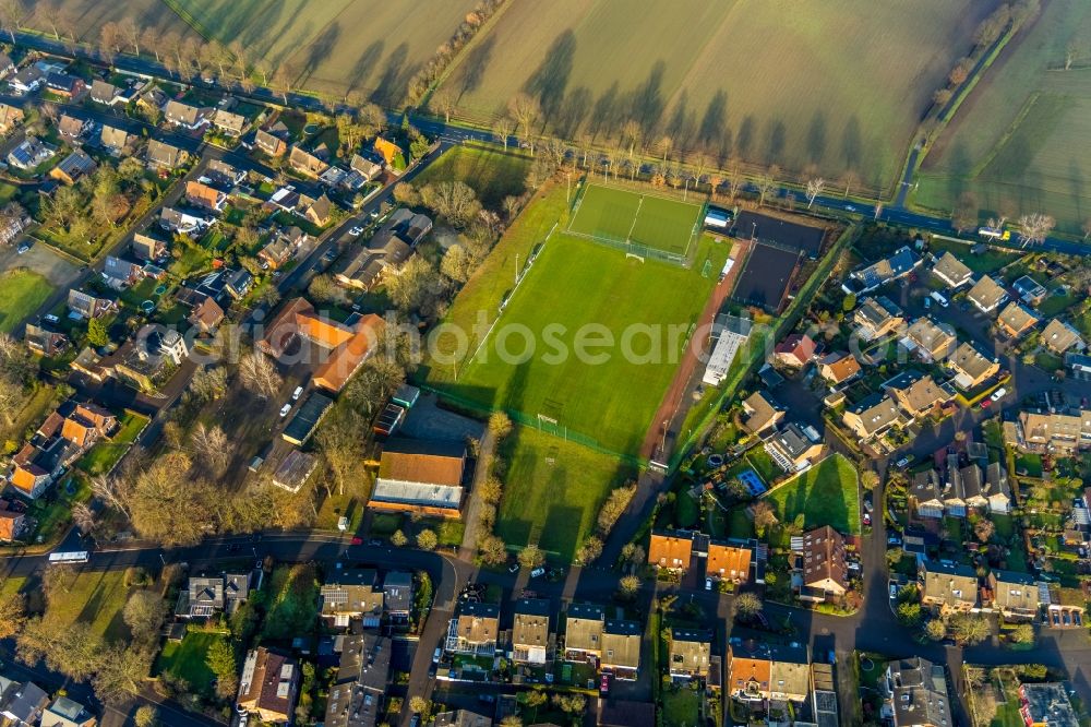 Hullern from the bird's eye view: School building and sports field of Heideschule Hullern / Flaesheim on street Schulstrasse in Hullern in the state North Rhine-Westphalia, Germany