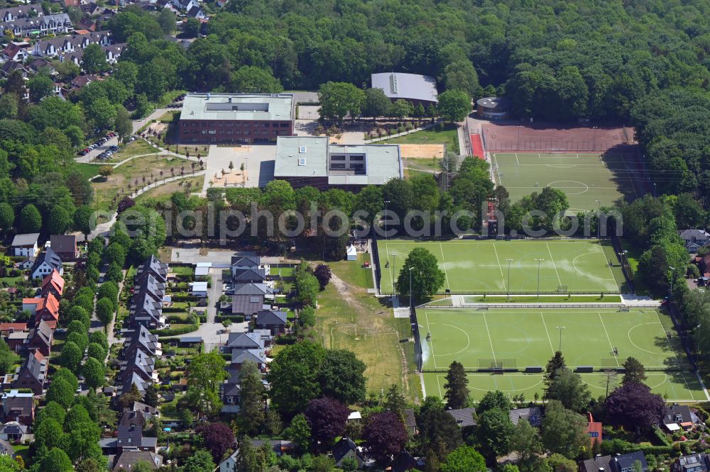 Hamburg from above - School building and sports field Irena-Sendler-Schule on street Am Pfeilshof in the district Wellingsbuettel in Hamburg, Germany