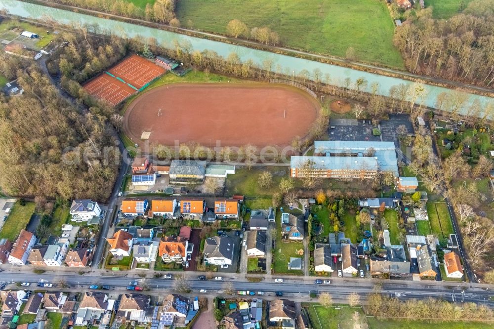 Hamm from the bird's eye view: School building and sports field of Maximilianschule Hamm am Alter Uentroper Weg in the district Norddinker in Hamm at Ruhrgebiet in the state North Rhine-Westphalia, Germany