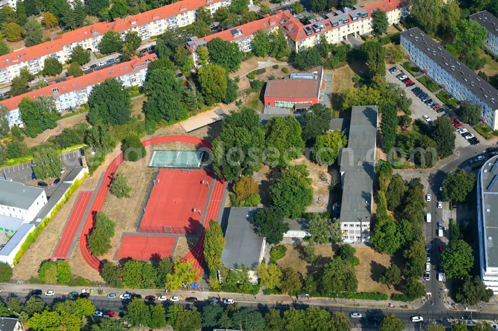 Berlin from the bird's eye view: School building and sports field Merian-Oberschule on street Hoernlestrasse in Berlin, Germany