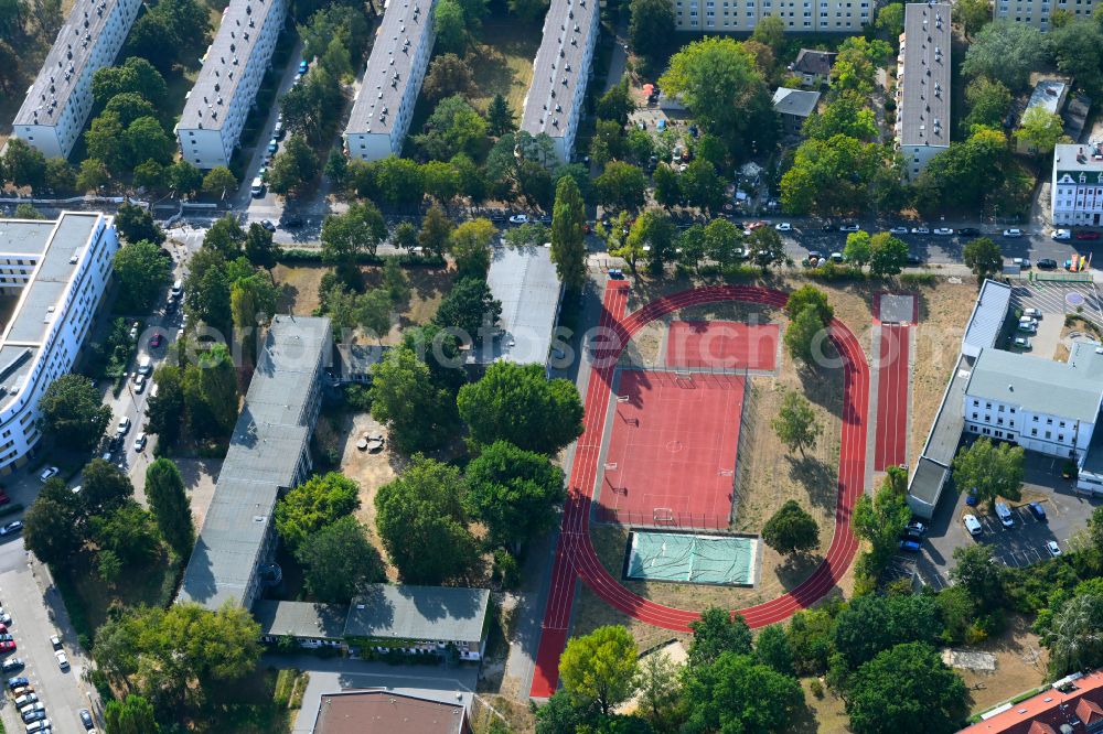 Aerial photograph Berlin - School building and sports field Merian-Oberschule on street Hoernlestrasse in Berlin, Germany