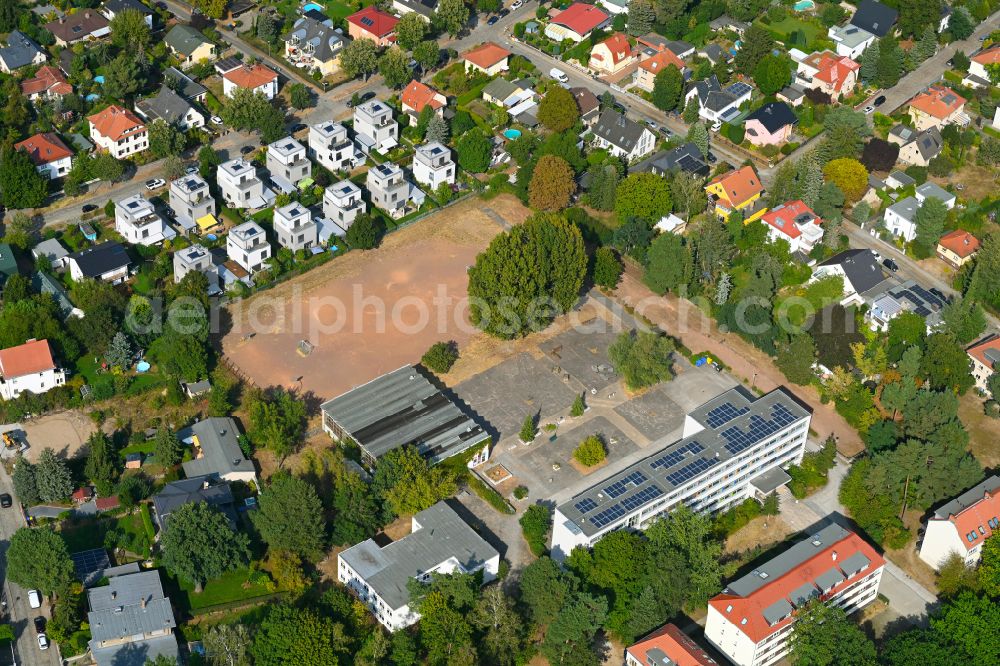 Berlin from the bird's eye view: School building and sports field Merian-Oberschule on street Mittelheide in the district Koepenick in Berlin, Germany