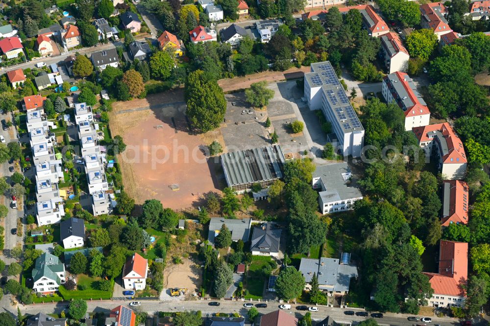 Aerial photograph Berlin - School building and sports field Merian-Oberschule on street Mittelheide in the district Koepenick in Berlin, Germany