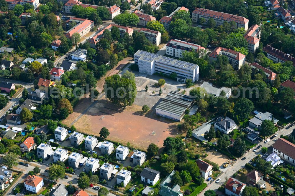 Aerial image Berlin - School building and sports field Merian-Oberschule on street Mittelheide in the district Koepenick in Berlin, Germany