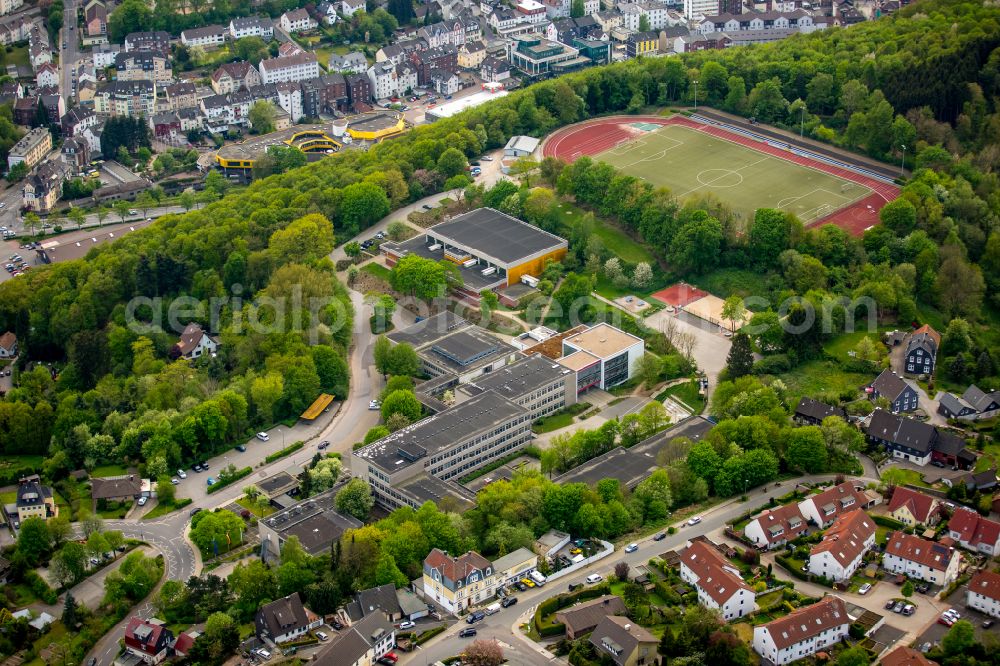 Aerial photograph Ennepetal - School building and sports field Reichenbach Gymnasium on street Peddinghausstrasse in Ennepetal at Ruhrgebiet in the state North Rhine-Westphalia, Germany