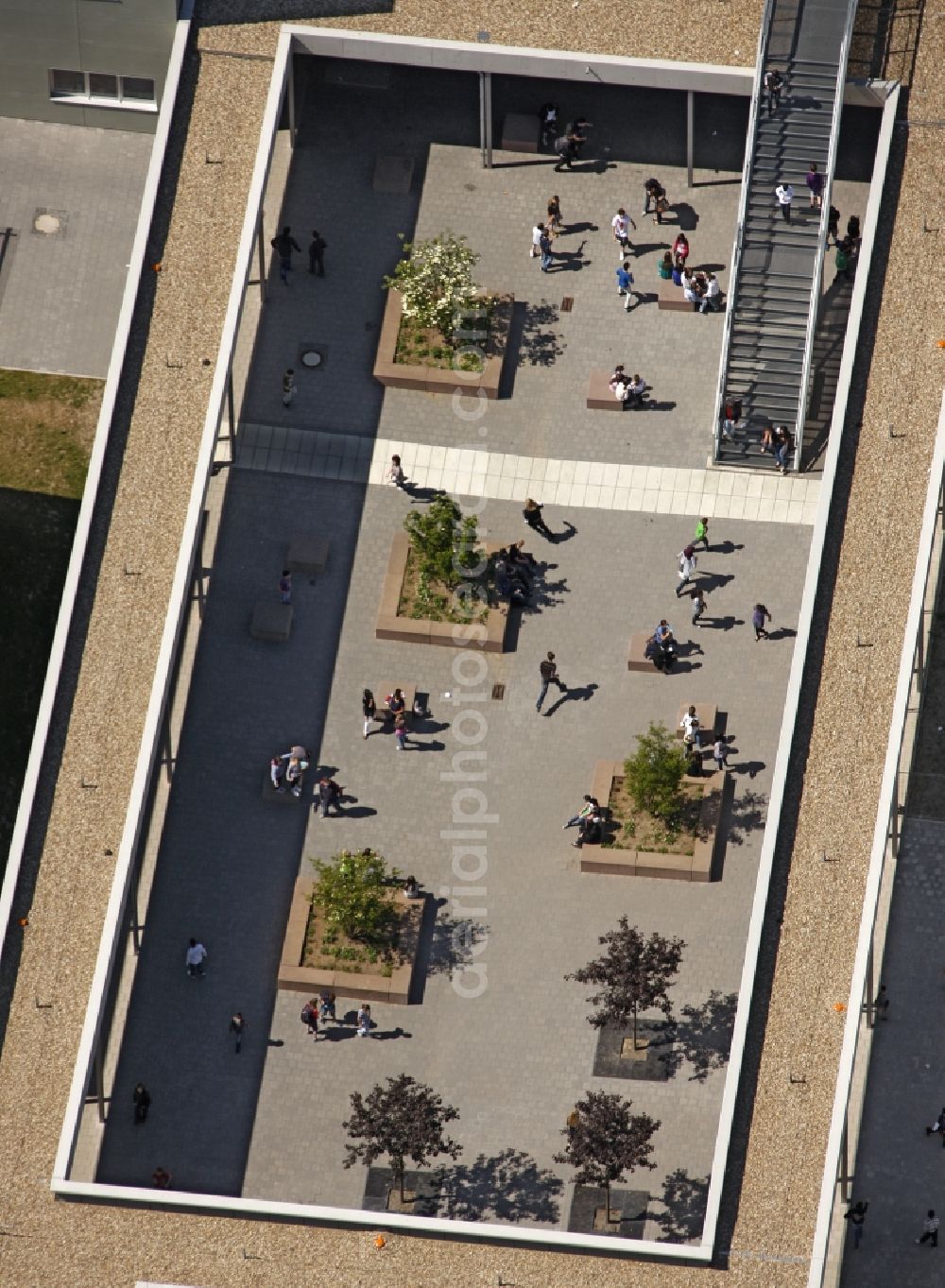 Bochum from above - Schoolyard as atrial reconstruction of the Erich Kaestner school in Bochum in North Rhine-Westphalia