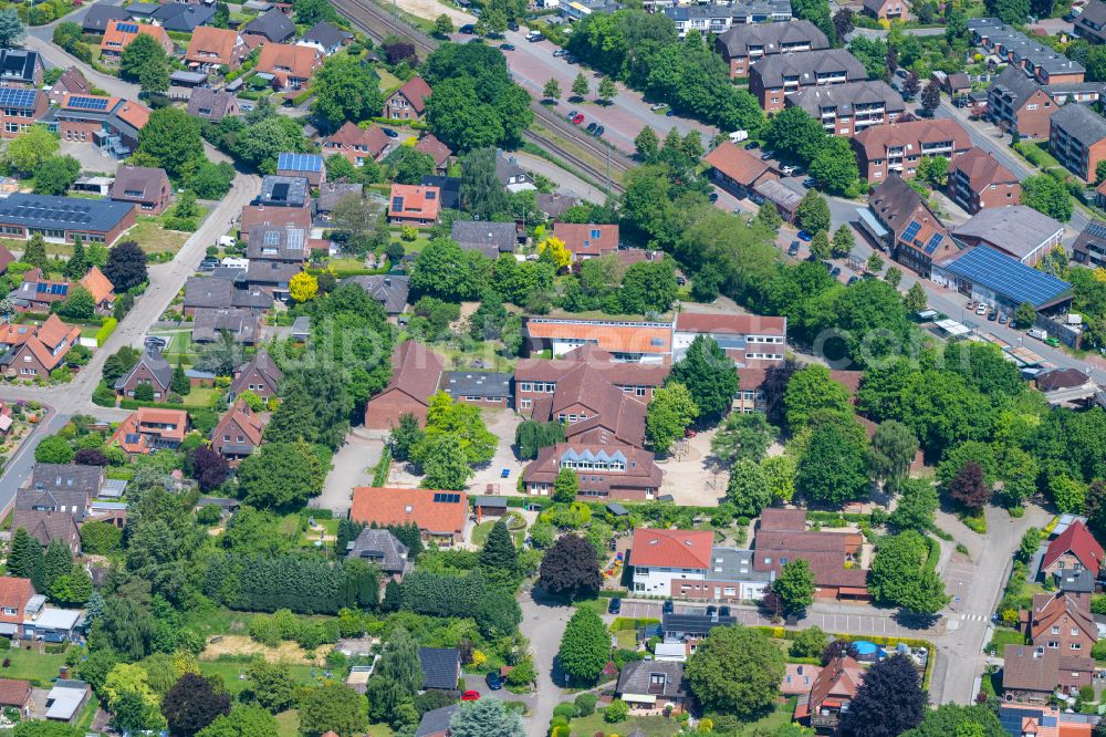 Aerial image Horneburg - Courtyard of the school building of Grundschule in Horneburg in the state Lower Saxony, Germany