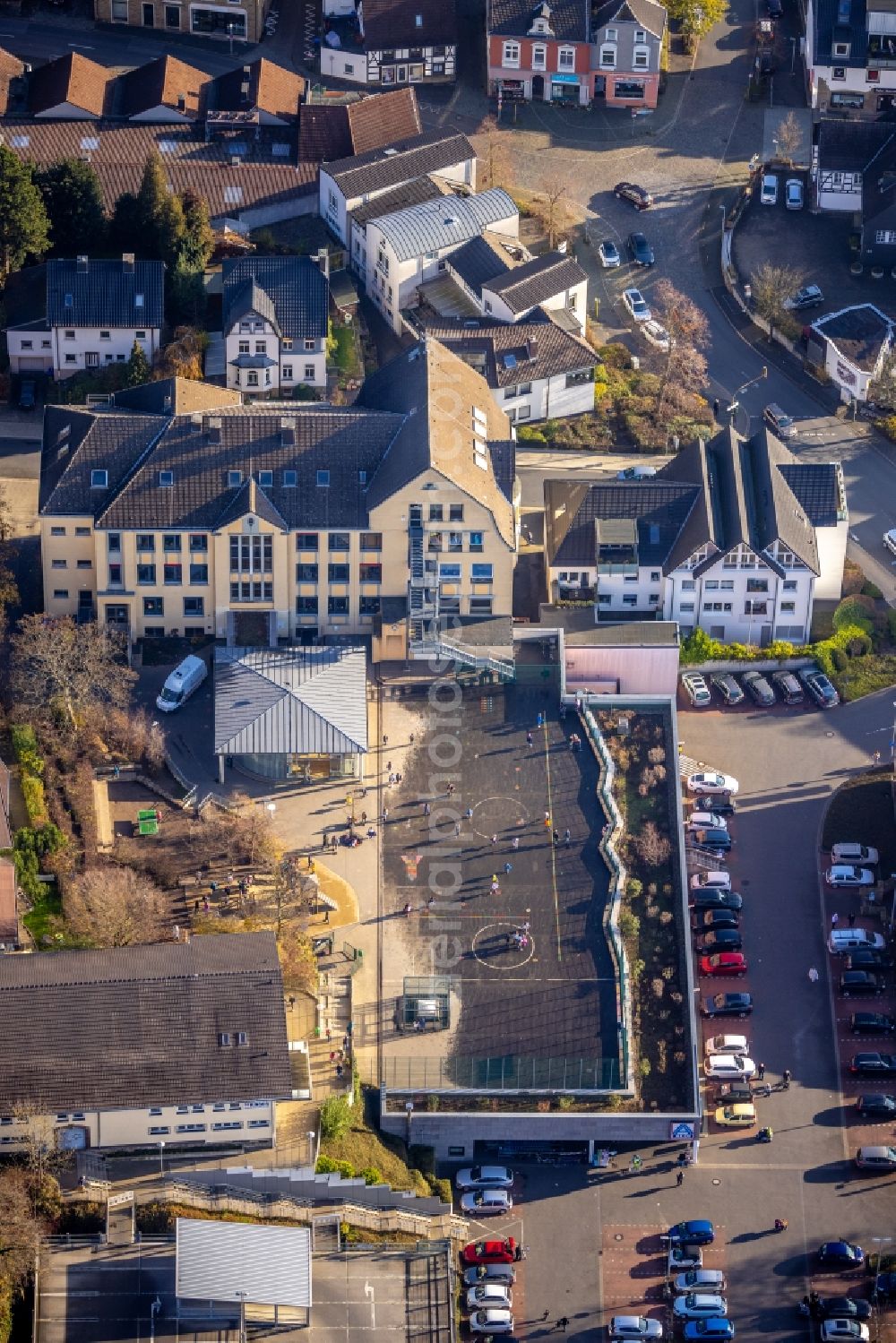 Aerial photograph Herdecke - Courtyard of the school building of Robert-Bonnermann-Schule in Herdecke in the state North Rhine-Westphalia, Germany