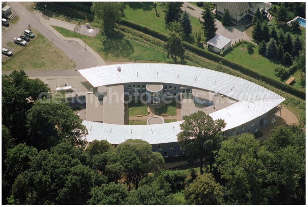 Aerial image Schönfeld bei Dresden - 15.08.2004, Schönfeld bei Dresden Blick auf einen Schulneubau am westlichen Stadtrand in Schönfeld bei Dresden