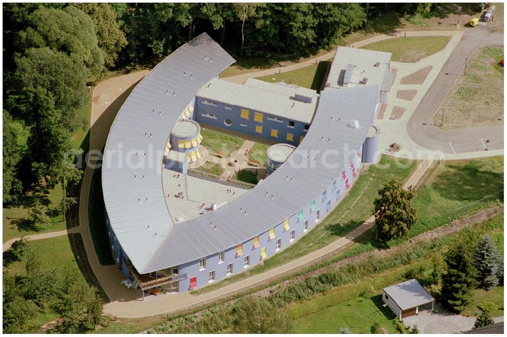 Schönfeld bei Dresden from the bird's eye view: 15.08.2004, Schönfeld bei Dresden Blick auf einen Schulneubau am westlichen Stadtrand in Schönfeld bei Dresden