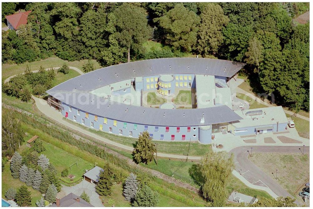 Aerial photograph Schönfeld bei Dresden - 15.08.2004, Schönfeld bei Dresden Blick auf einen Schulneubau am westlichen Stadtrand in Schönfeld bei Dresden