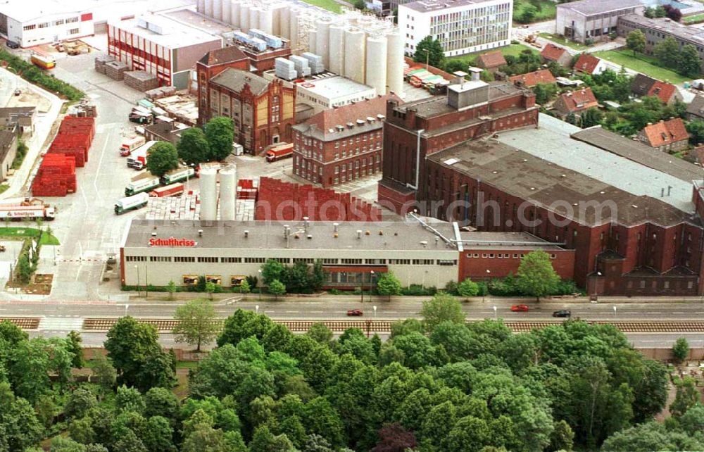 Berlin / Hohenschönhausen from the bird's eye view: Schultheiß-Brauerei Berlin-Weißensee an der Indira-Ghandi Straße 66-69 in 13053 Berlin (Tel.: 96090)