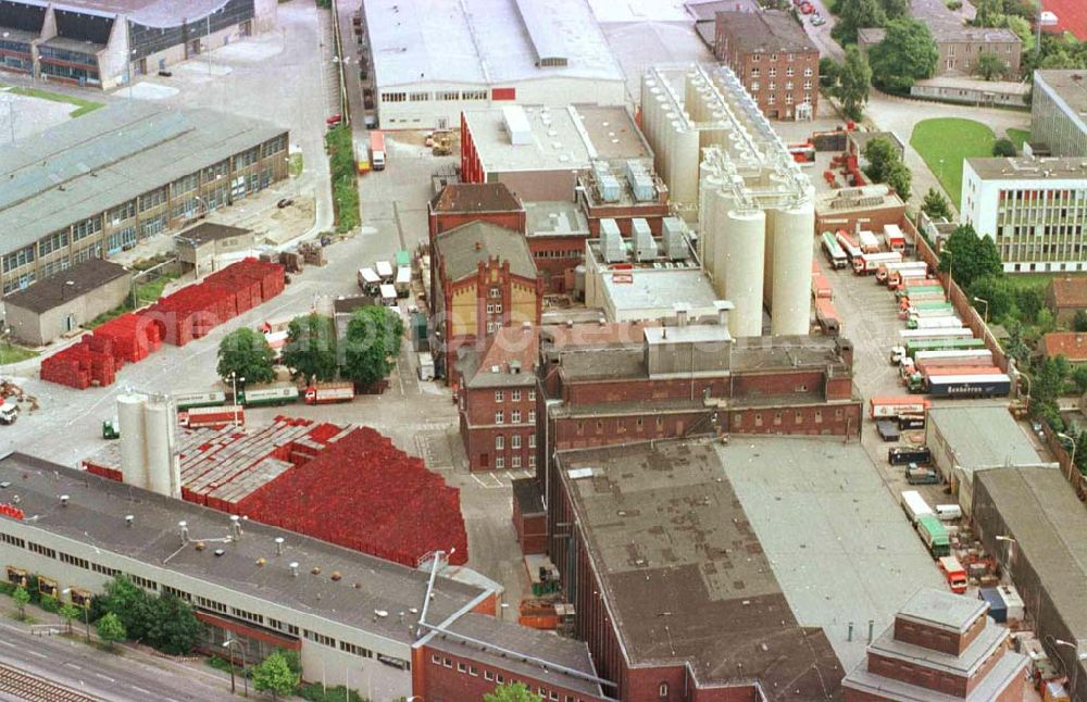 Aerial photograph Berlin / Hohenschönhausen - Schultheiß-Brauerei Berlin-Weißensee an der Indira-Ghandi Straße 66-69 in 13053 Berlin (Tel.: 96090)