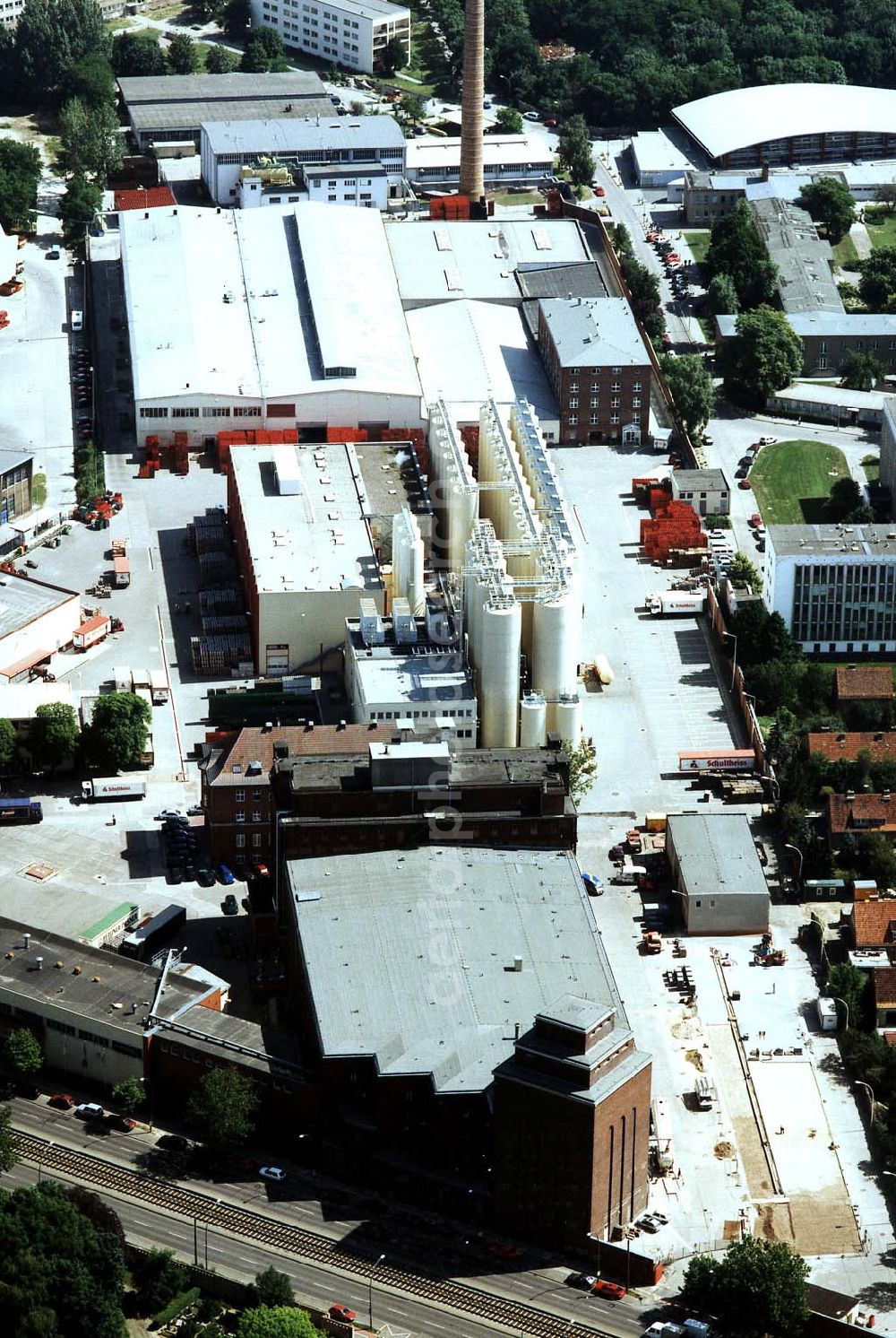 Berlin-Hohenschönhausen from the bird's eye view: Schultheiss-Brauerei in der Indira-Gandhi-Straße 66-69 in 13053 Berlin.