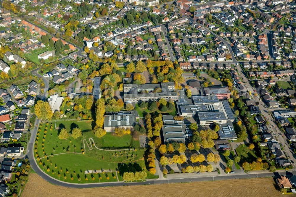 Übach-Palenberg from the bird's eye view: View of the Carolus Magnus secondary school in Uebach-Palenberg in the state North Rhine-Westphalia. uep.carolus-magnus-gymnasium.de /