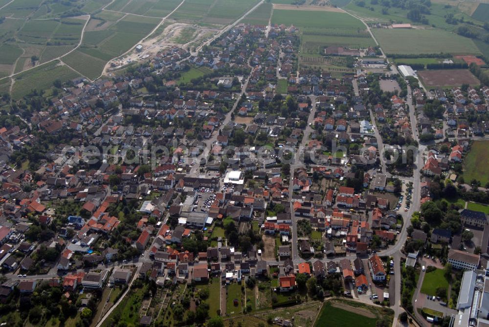 Aerial photograph Schwabenheim - Blick auf Schwabenheim. Schwabenheim an der Selz ist eine Ortsgemeinde in Rheinhessen, südlich von Ingelheim im Tal der Selz gelegen. Schwabenheim wird urkundlich erstmals im Jahre 766 als Suaboheim in den Annalen des Klosters Lorsch erwähnt. Auch in Fuldaer Urkunden kommt ein Suaboheim im Wormsgau vor. Kontakt: Rathaus, Mainzer Str. 1, 55270 Schwabenheim,