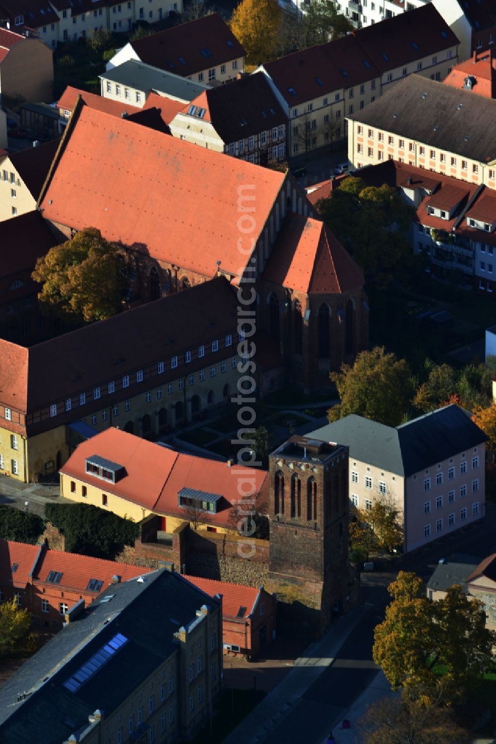 Prenzlau from the bird's eye view: Schwedter tower also Stone Gate at the Dominikanerkloster in Prenzlau in Brandenburg