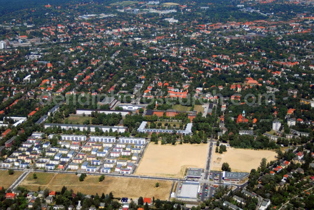 Berlin from the bird's eye view: Blick auf das Schweizer Viertel im Ortsteil Lichterfelde des Bezirks Steglitz-Zehlendorf in Berlin. Das Viertel entstand nach Plänen des Architekten Johann Anton Wilhelm von Carstenn. Die Einfamilienhäuser in günstiger Lage bestechen durch Kalksandstein-Massivbauweise und diverse Extras wie Vollunterkellerung und ein ausgebautes Dachstudio. Die Verwaltung erfolgt durch die Strategis AG. Kontakt: STRATEGIS AG, Torstr. 49, 10119 Berlin, Tel. +49(0)30 44353 0; Gagfah Group, Zentralbereich Akquisition, Huyssenallee 36-38, 45128 Essen.