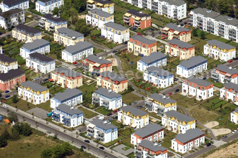 Aerial image Berlin - Blick auf das Schweizer Viertel im Ortsteil Lichterfelde des Bezirks Steglitz-Zehlendorf in Berlin. Das Viertel entstand nach Plänen des Architekten Johann Anton Wilhelm von Carstenn. Im Bild sind die neuen Reihenmittelhäuser zu sehen. Die Einfamilienhäuser in günstiger Lage bestechen durch Kalksandstein-Massivbauweise und diverse Extras wie Vollunterkellerung und ein ausgebautes Dachstudio. Die Verwaltung erfolgt durch die Strategis AG. Kontakt: STRATEGIS AG, Torstr. 49, 10119 Berlin, Tel.: 030/44353-0 / Gagfah Group, Zentralbereich Akquisition, Huyssenallee 36-38, 45128 Essen.