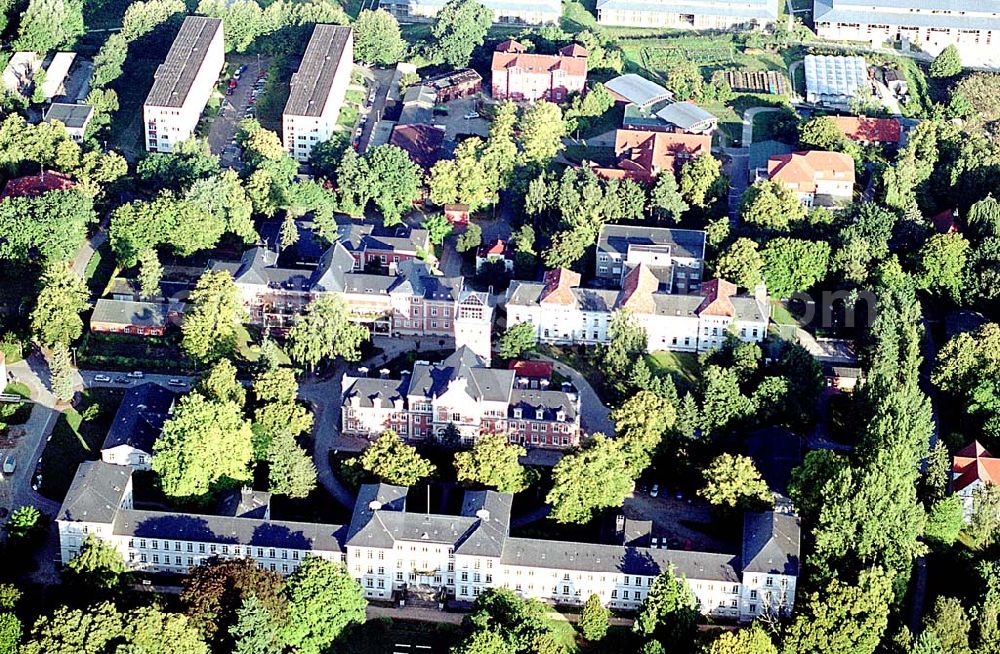 Schwerin / Mecklenburg Vorpommern from above - Schwerin / Mecklenburg Vorpommern Blick auf das Gelände des Klinikums Medizinisches Zentrum Schwerin im Norden der Stadt in Mecklenburg Vorpommern Adresse: Auskunft des Klinikums Wismarsche Str. 397 19061 Schwerin Tel.: 0385 / 520 - 2486 Fax: 0385 / 520 - 2008 06.09.2003