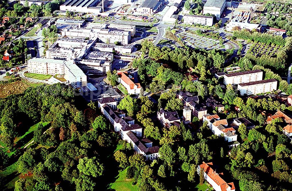 Aerial image Schwerin / Mecklenburg Vorpommern - Schwerin / Mecklenburg Vorpommern Blick auf das Gelände des Klinikums Medizinisches Zentrum Schwerin im Norden der Stadt in Mecklenburg Vorpommern Adresse: Auskunft des Klinikums Wismarsche Str. 397 19061 Schwerin Tel.: 0385 / 520 - 2486 Fax: 0385 / 520 - 2008 06.09.2003