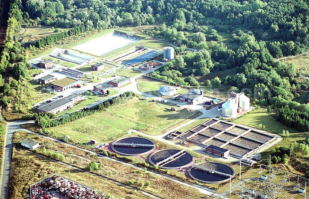 Aerial image Schwerin / Mecklenburg Vorpommern - Schwerin / Mecklenburg Vorpommern Blick auf die Klärwerke / Industriegebiet Süd in Schwerin / Mecklenburg Vorpommern. Betreiber: Schweriner Abwasserentsorgung Eigenbetrieb der Landeshauptstadt Schwerin, Eckdrift 43 - 45 19061 Schwerin Postfach 160205, 19092 Schwerin, E-Mail: info@snae.de, 06.09.2003