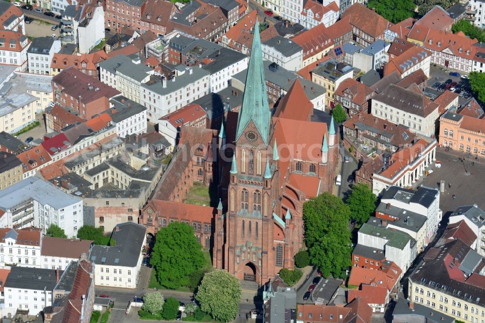 Aerial photograph Schwerin - Schwerin Cathedral of St. Mary and St. John's in the old town of Schwerin in Mecklenburg-Western Pomerania