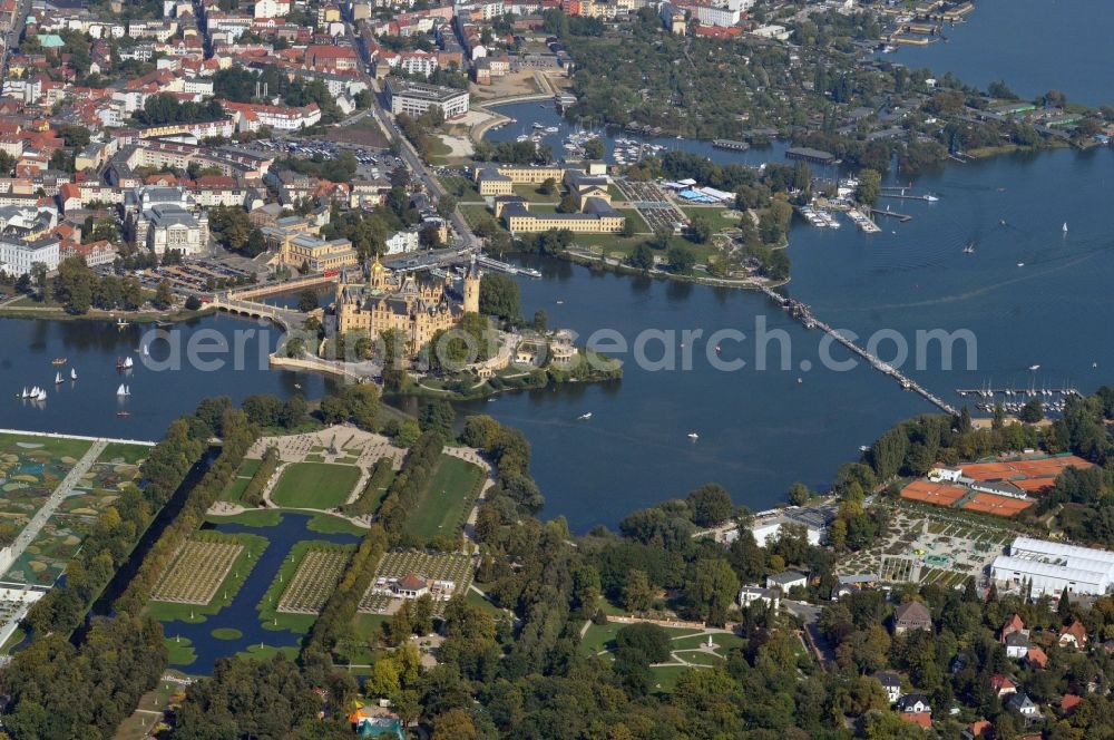 Aerial photograph Schwerin - Schwerin Castle in the state capital of Mecklenburg-Western Pomerania