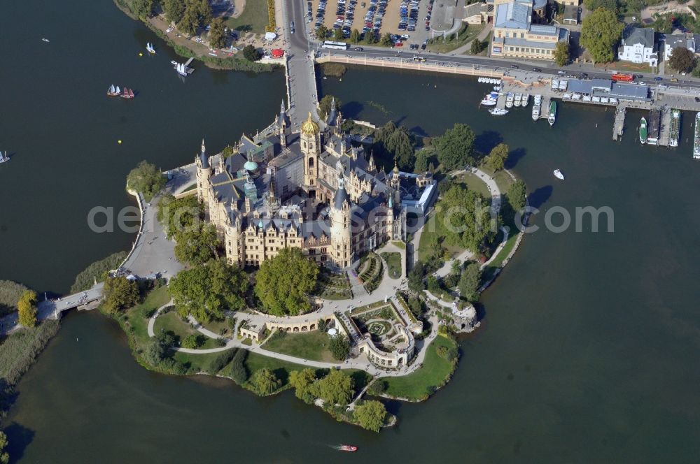 Aerial photograph Schwerin - Schwerin Castle in the state capital of Mecklenburg-Western Pomerania