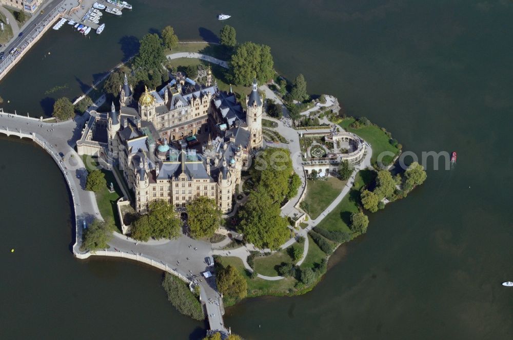 Aerial photograph Schwerin - Schwerin Castle in the state capital of Mecklenburg-Western Pomerania