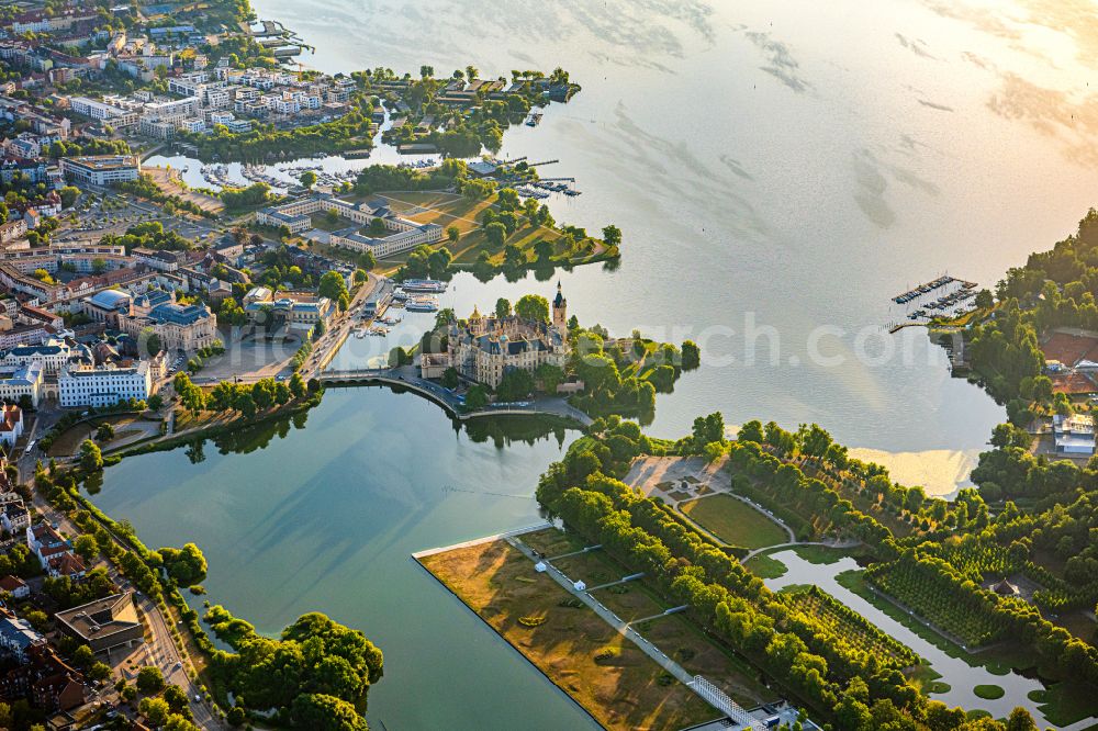 Aerial photograph Schwerin - Schwerin Castle in the state capital of Mecklenburg-Western Pomerania