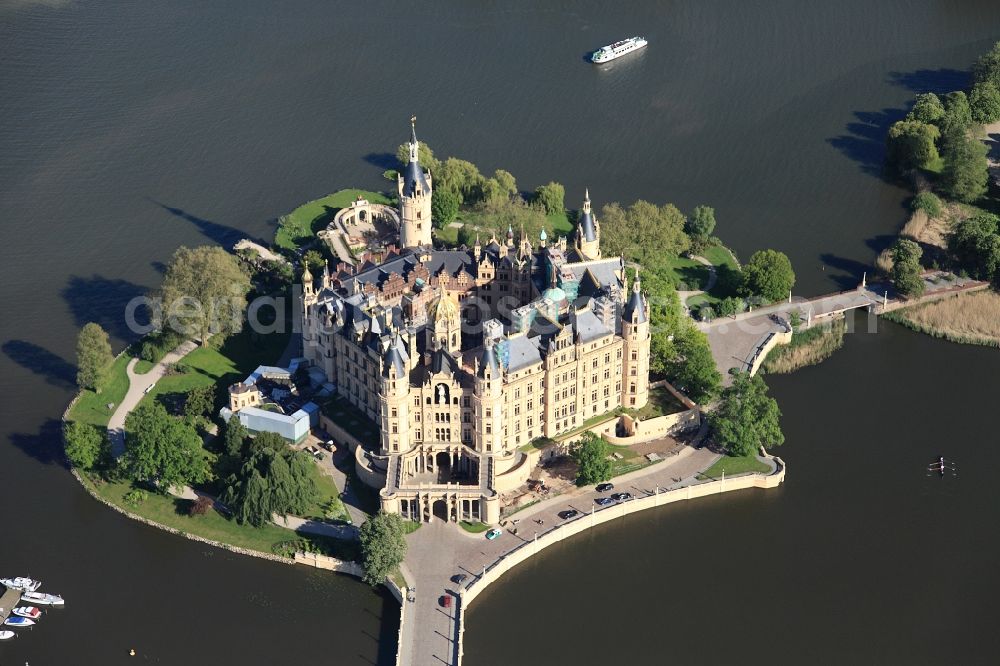 Schwerin from the bird's eye view: The Schwerin Castle is on Castle Island in the city center of Schwerin. It is the seat of the state parliament of Mecklenburg-Vorpommern